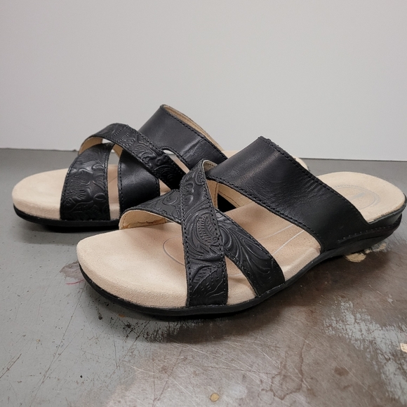 Rockport Dynamic Suspension Slip On Black Tooled Leather Sandal Sz 7.5W paisley - Picture 3 of 6